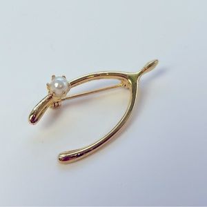 ⭐️FREE WITH PURCHASE⭐️ 
Wishbone Goldtone Brooch w Faux Pearl Accent
